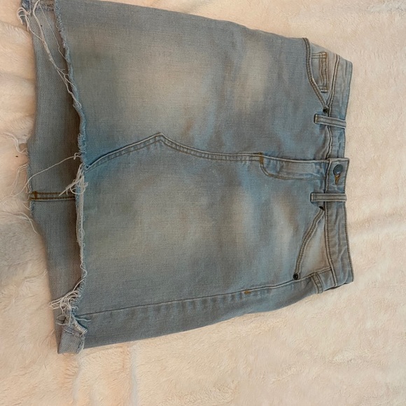 Super cute jean skirt - Picture 2 of 3